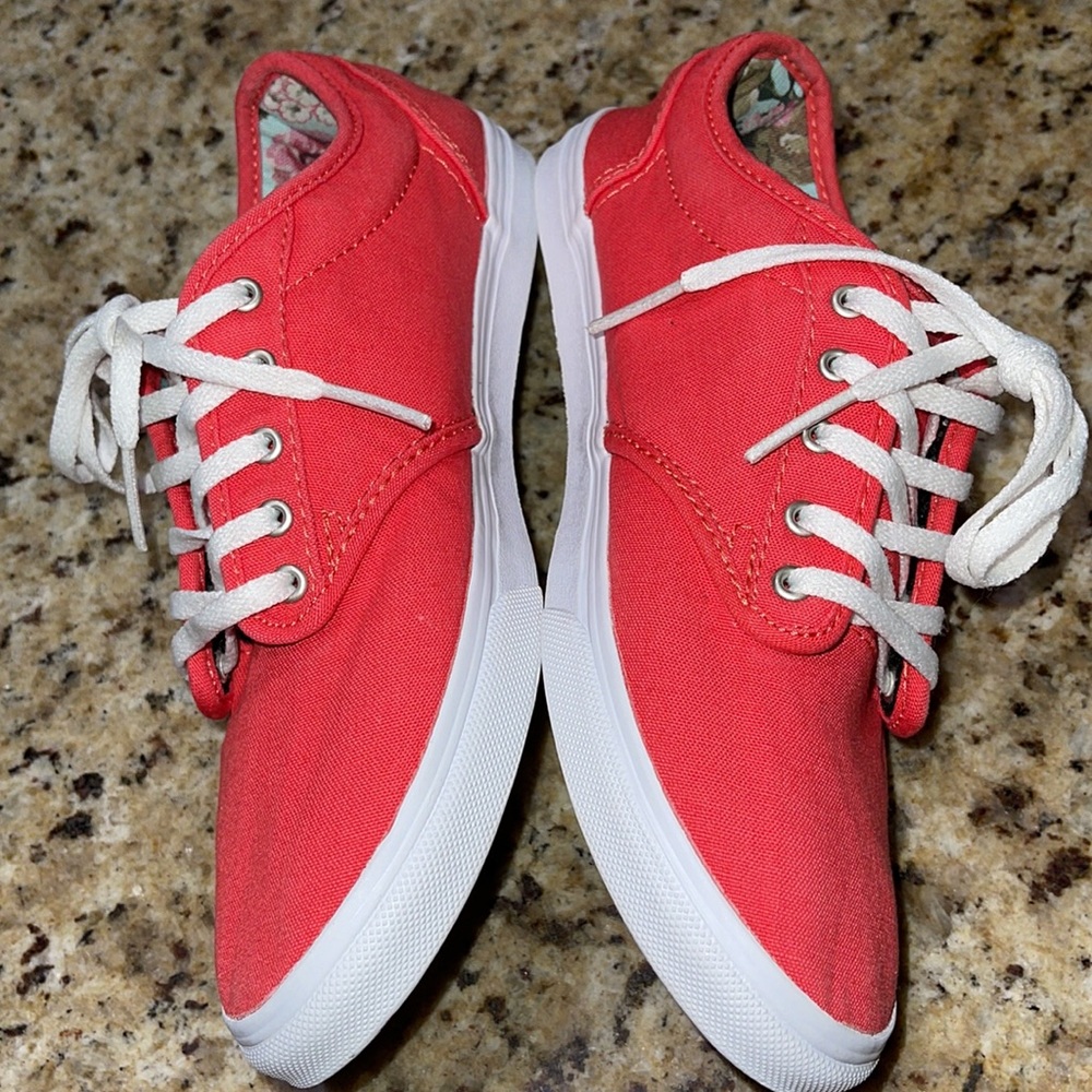 Vans - Picture 3 of 8